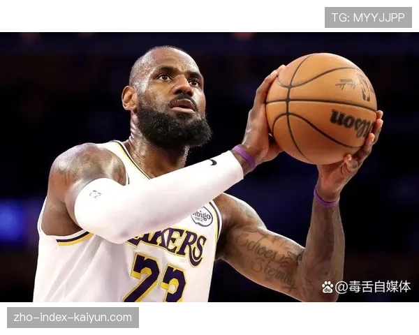 库里面临防守强度判罚差异 球迷对比詹姆斯球星哨数据差距明显